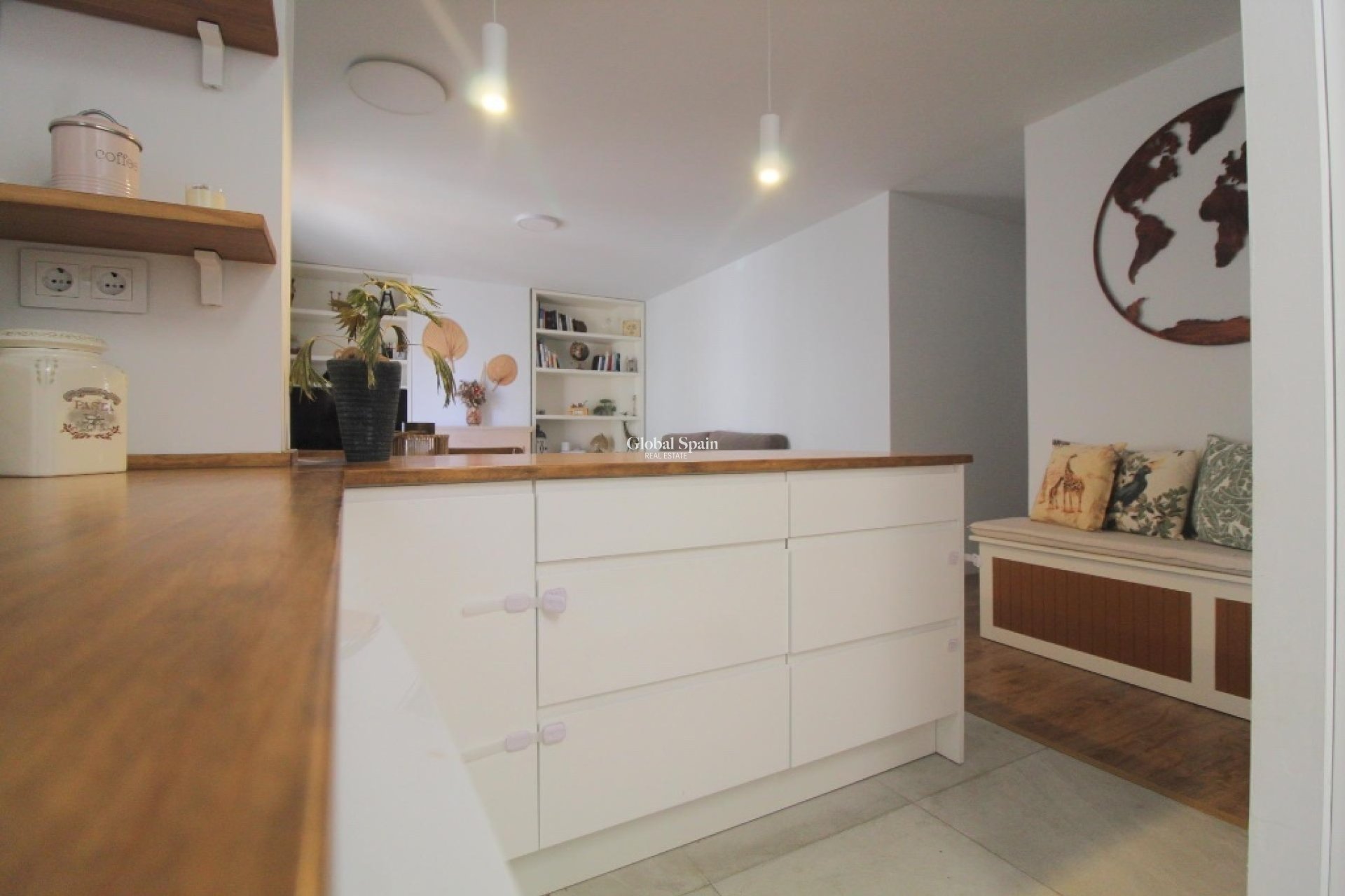 Odsprzedaż - Apartament -
