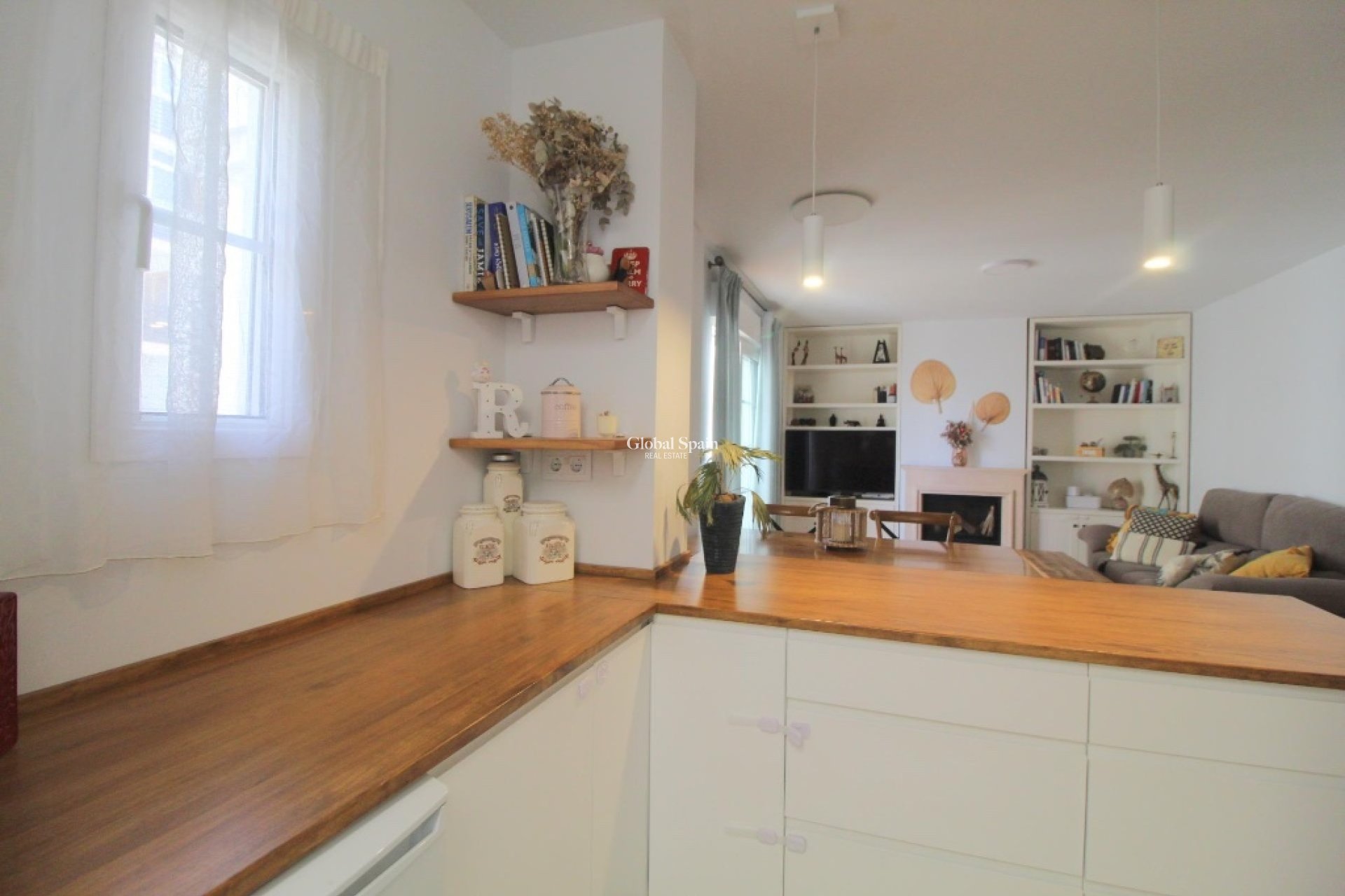 Odsprzedaż - Apartament -
