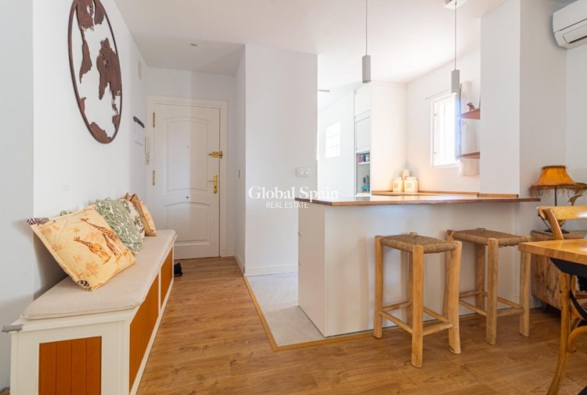 Odsprzedaż - Apartament -
