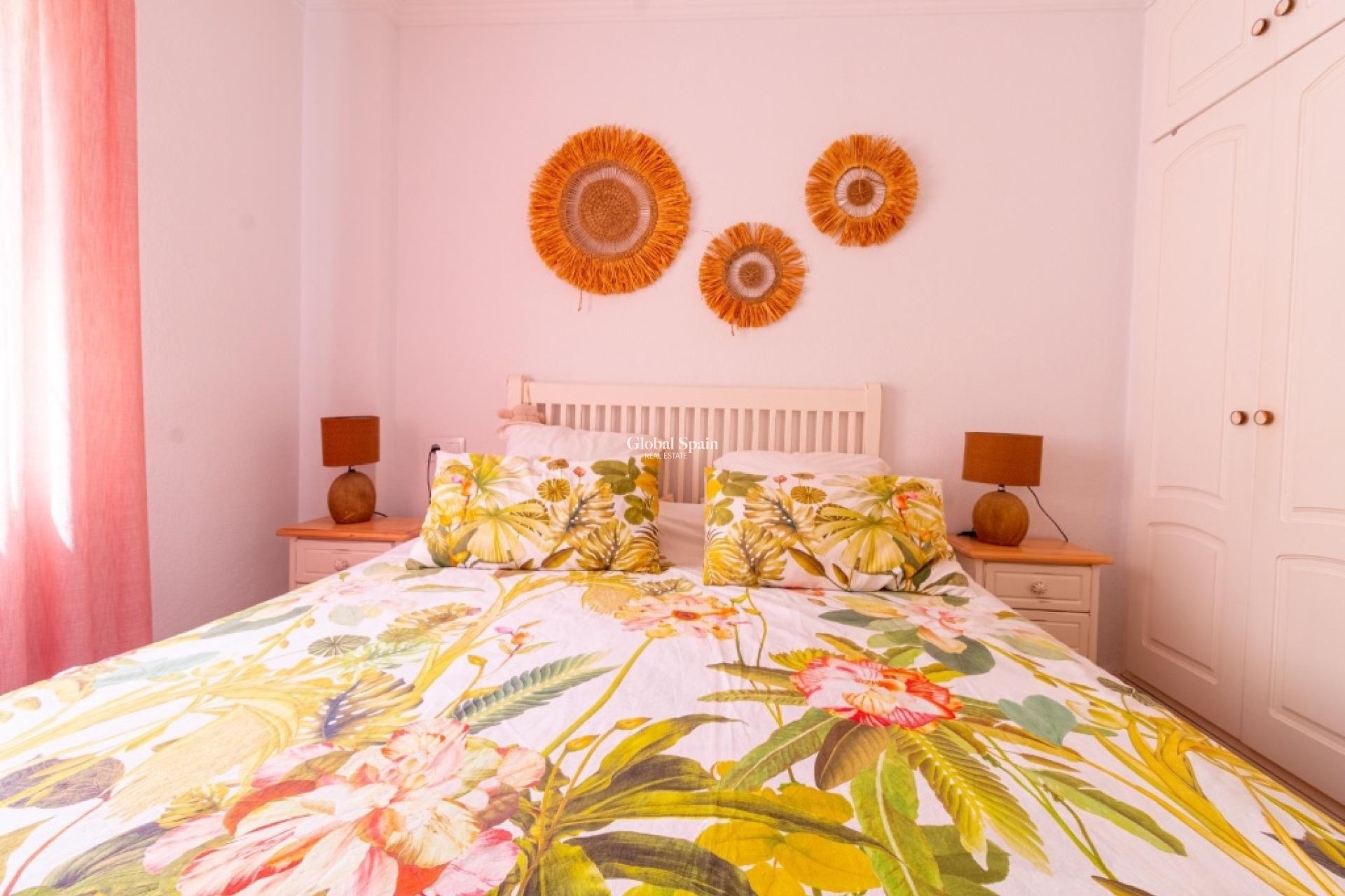 Odsprzedaż - Apartament -
