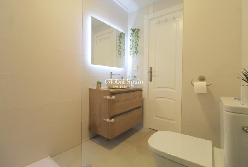 Odsprzedaż - Apartament -
