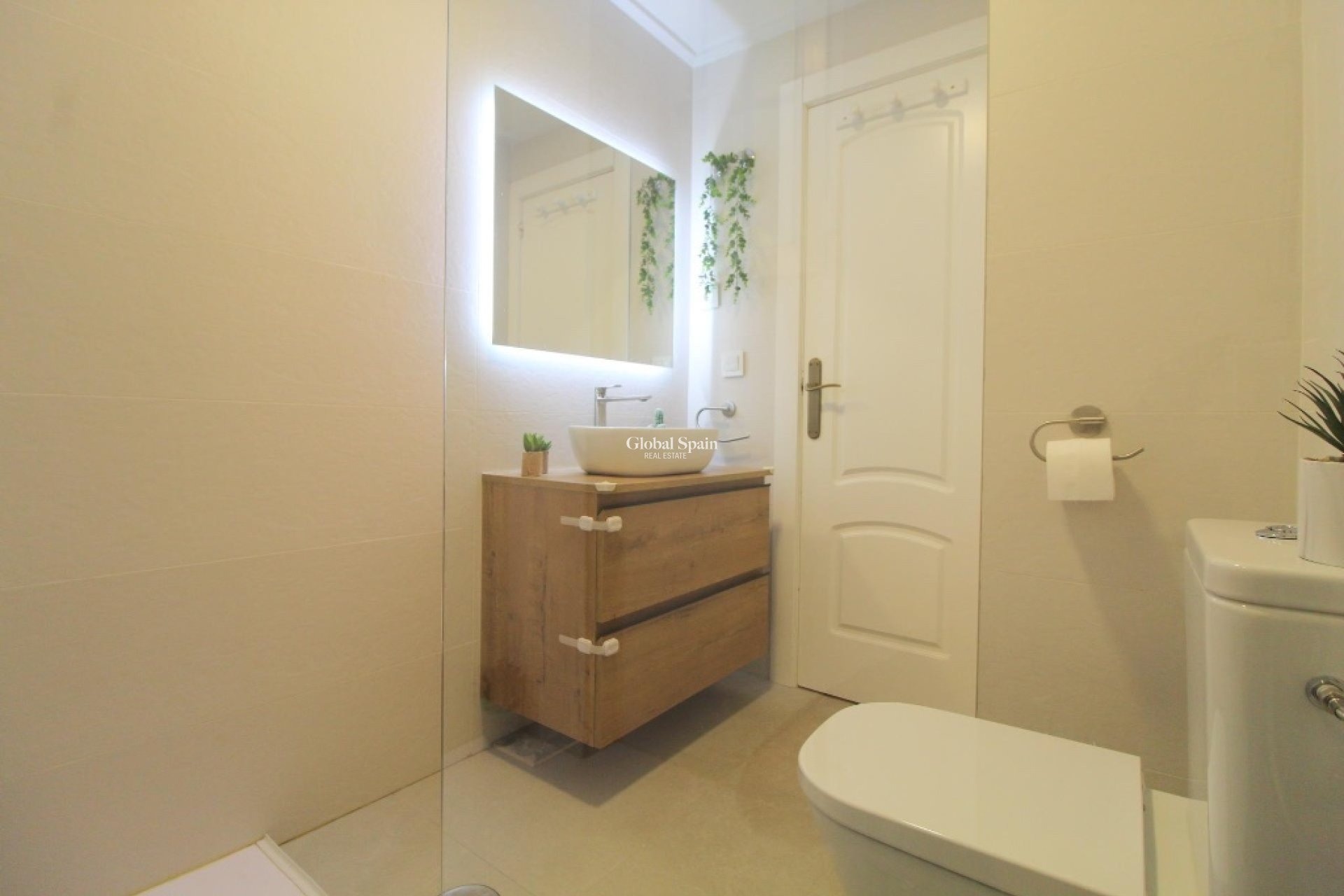 Odsprzedaż - Apartament -
