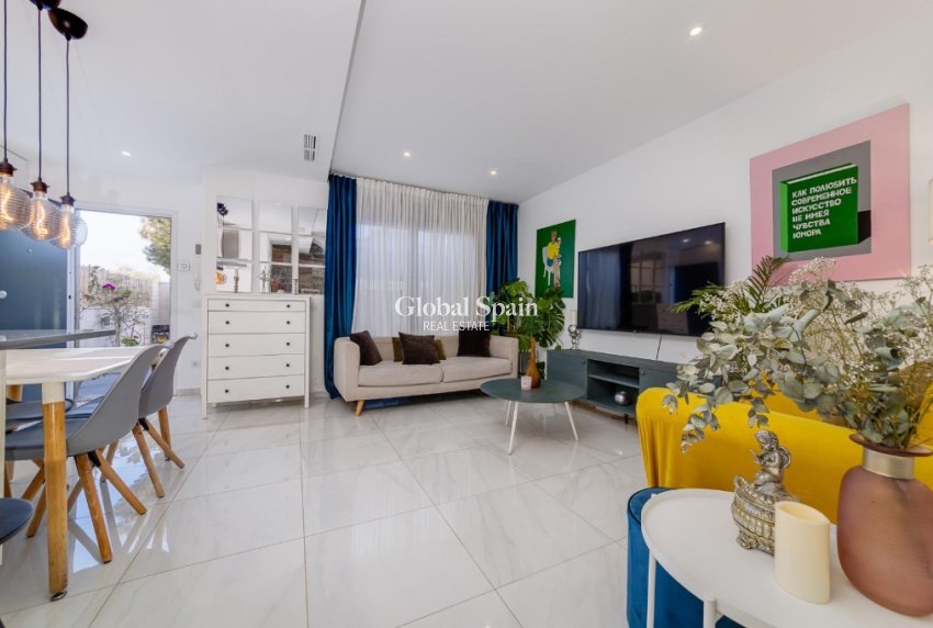 Odsprzedaż - Bliźniak -
ORIHUELA COSTA - VILLAMARTÍN