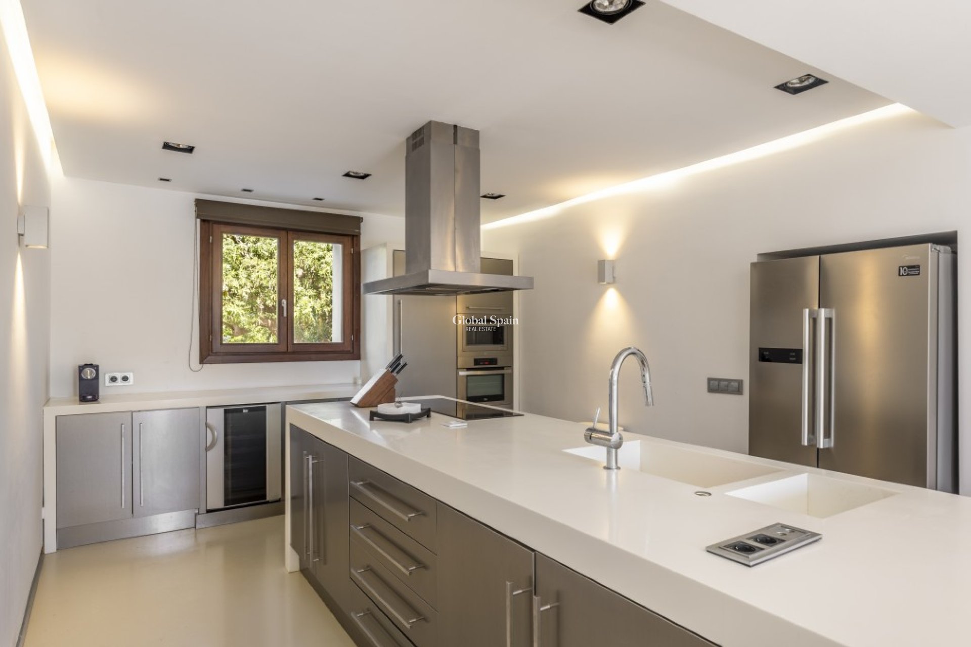 Odsprzedaż - Bliźniak -
Palma de Mallorca - Establiments