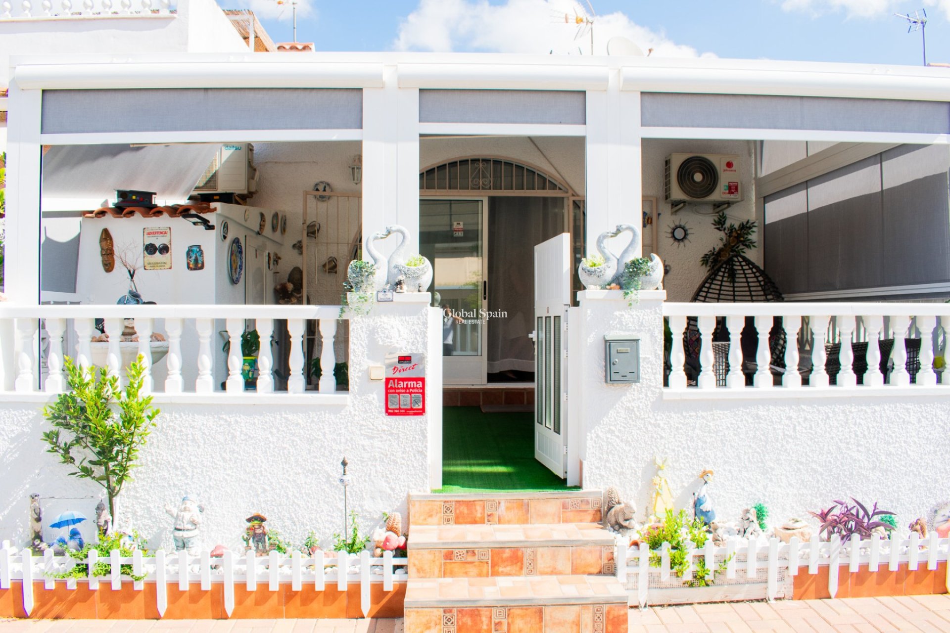 Odsprzedaż - Bliźniak -
TORREVIEJA - 