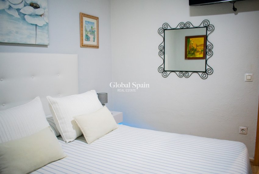 Odsprzedaż - Bliźniak -
TORREVIEJA - 