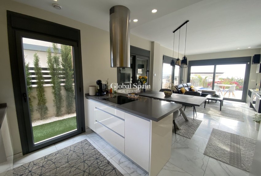 Odsprzedaż - Chalet niezależny -
FINESTRAT