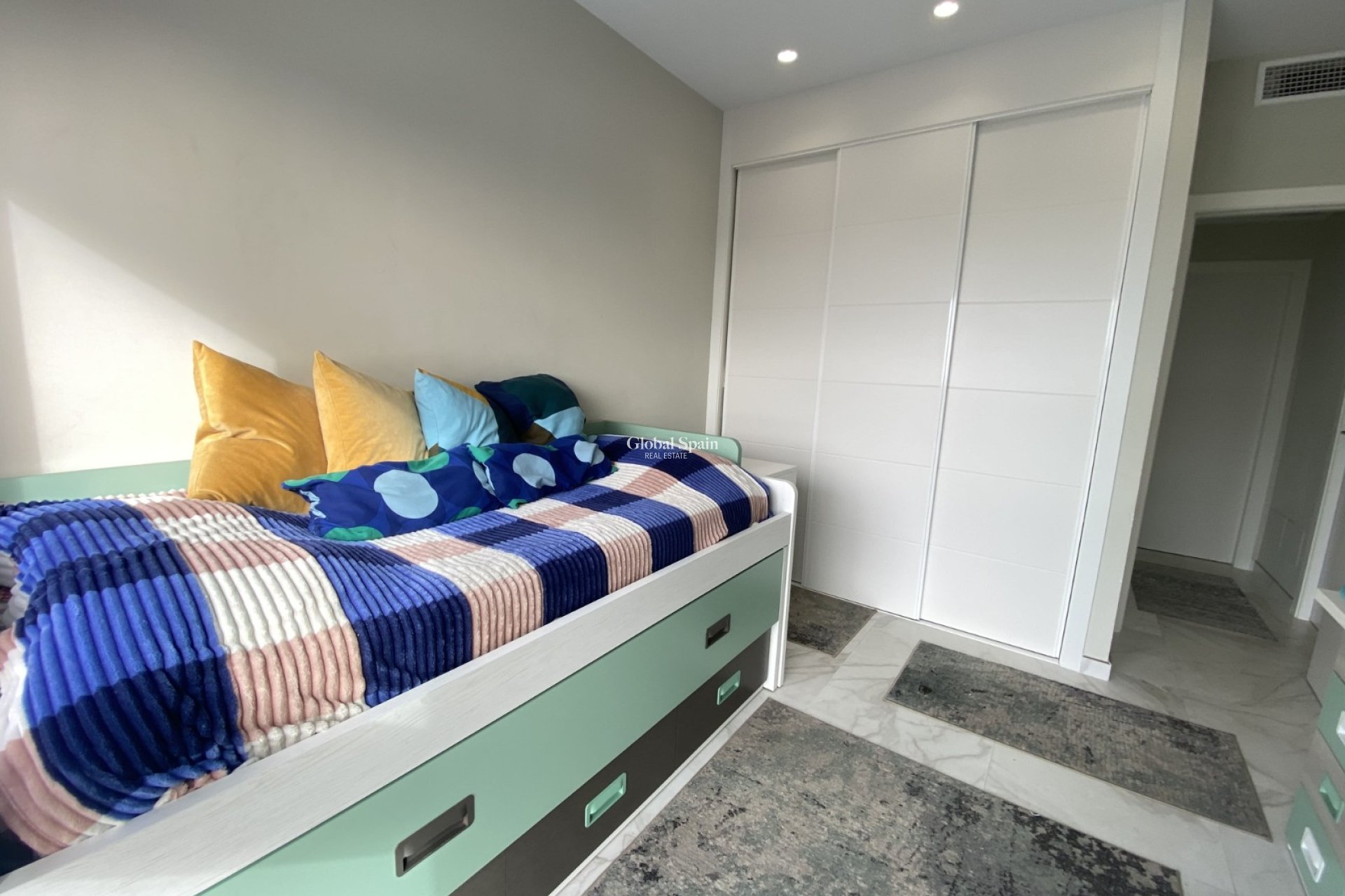 Odsprzedaż - Chalet niezależny -
FINESTRAT