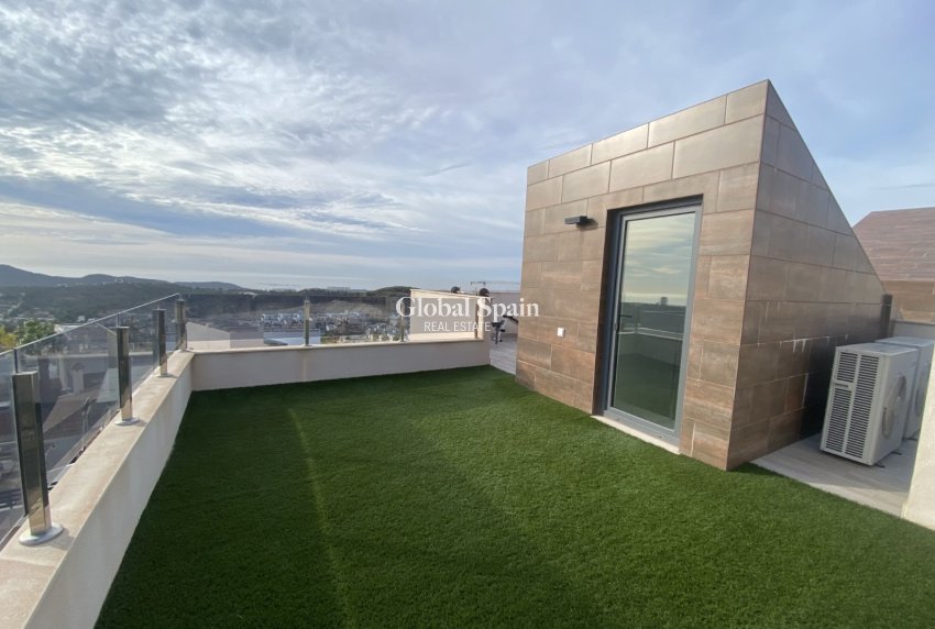 Odsprzedaż - Chalet niezależny -
FINESTRAT