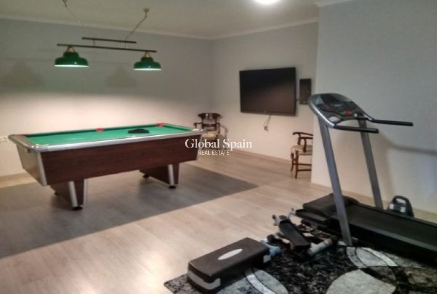 Odsprzedaż - Chalet niezależny -
FINESTRAT