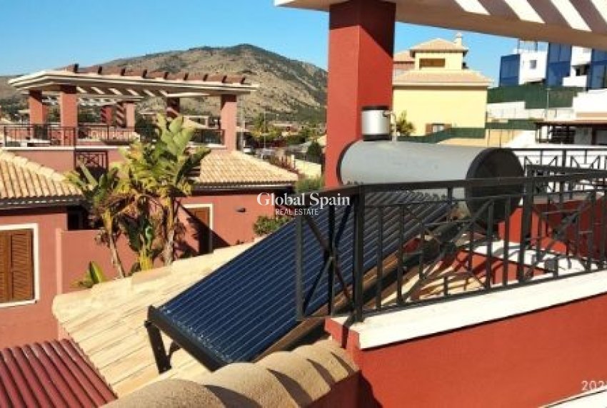 Odsprzedaż - Chalet niezależny -
FINESTRAT