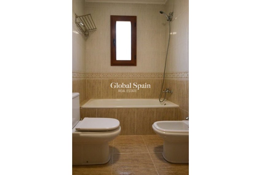 Odsprzedaż - Chalet niezależny -
FINESTRAT