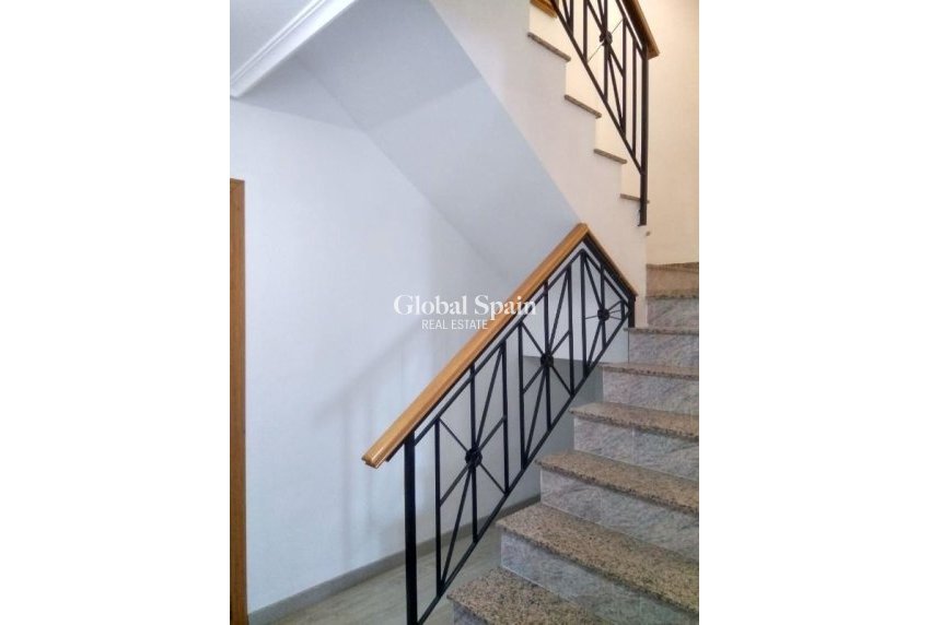 Odsprzedaż - Chalet niezależny -
FINESTRAT