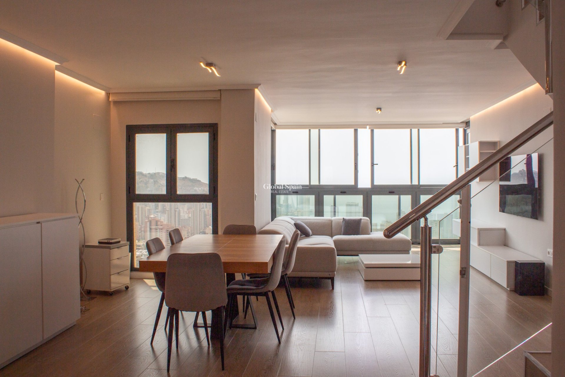 Odsprzedaż - Daszek -
Benidorm