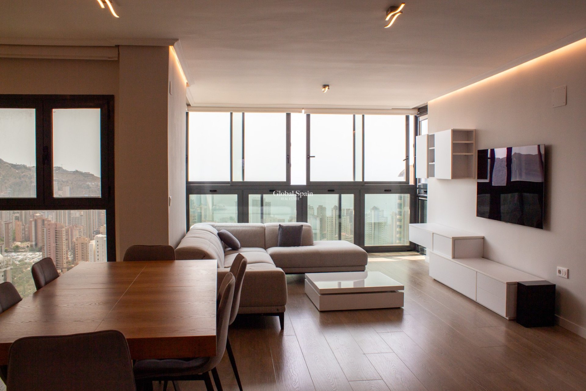 Odsprzedaż - Daszek -
Benidorm