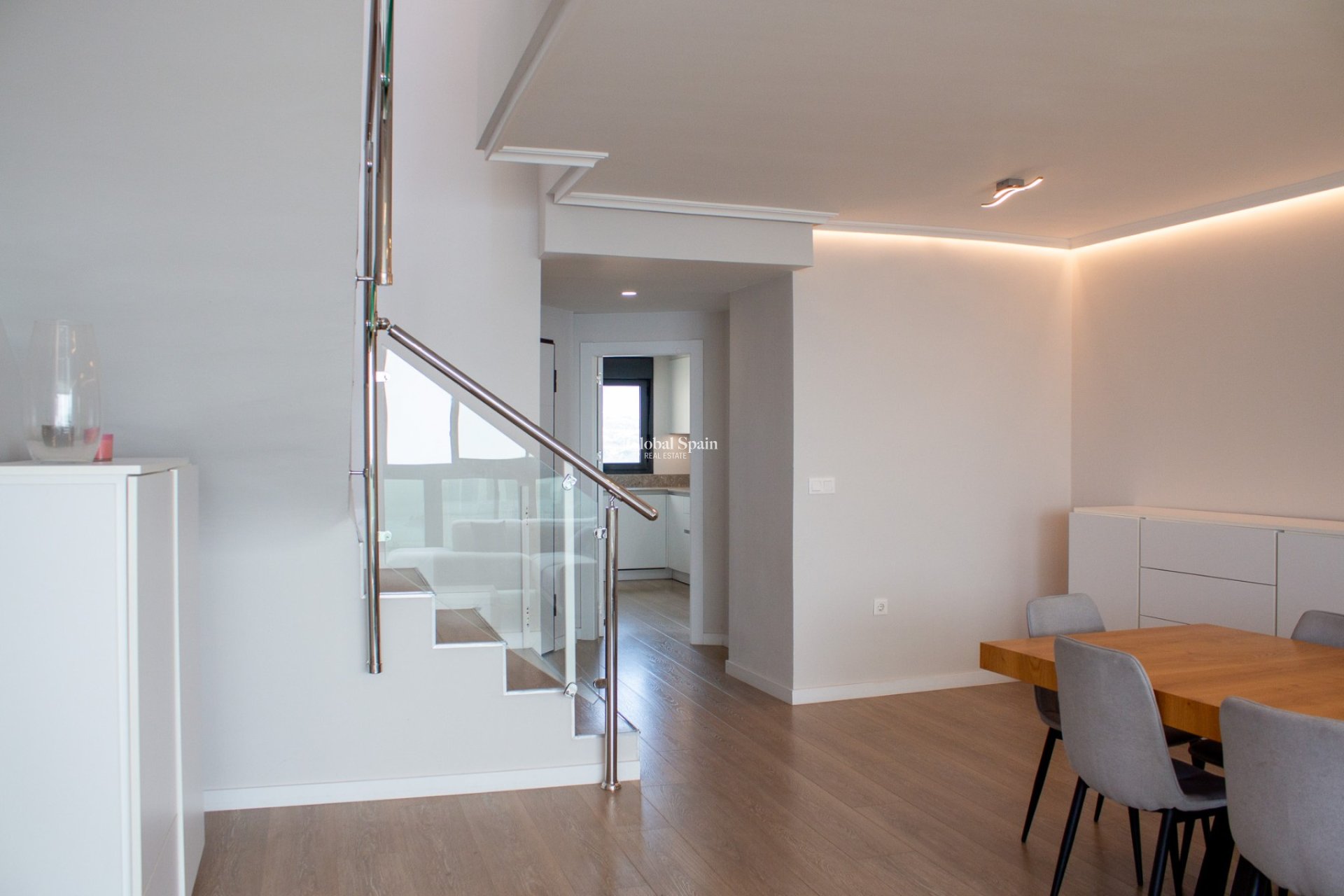 Odsprzedaż - Daszek -
Benidorm