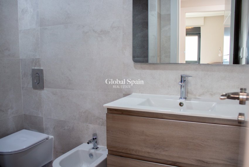 Odsprzedaż - Daszek -
Benidorm