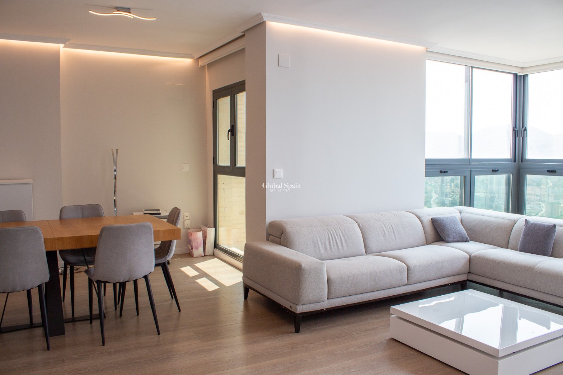 Odsprzedaż - Daszek -
Benidorm