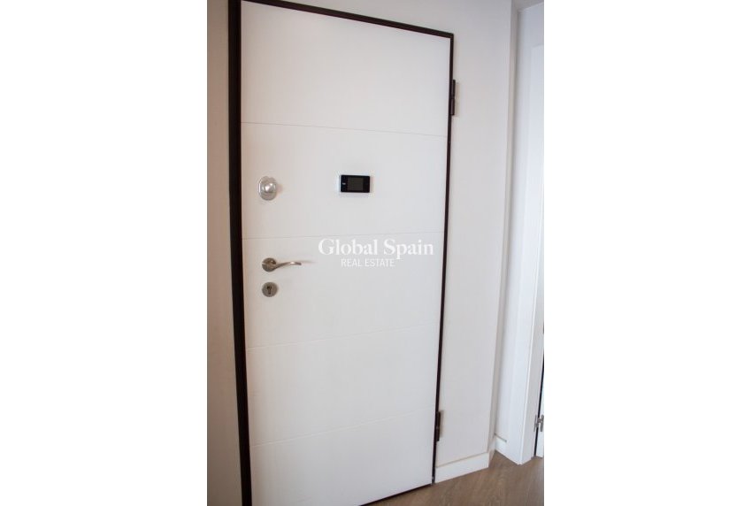 Odsprzedaż - Daszek -
Benidorm