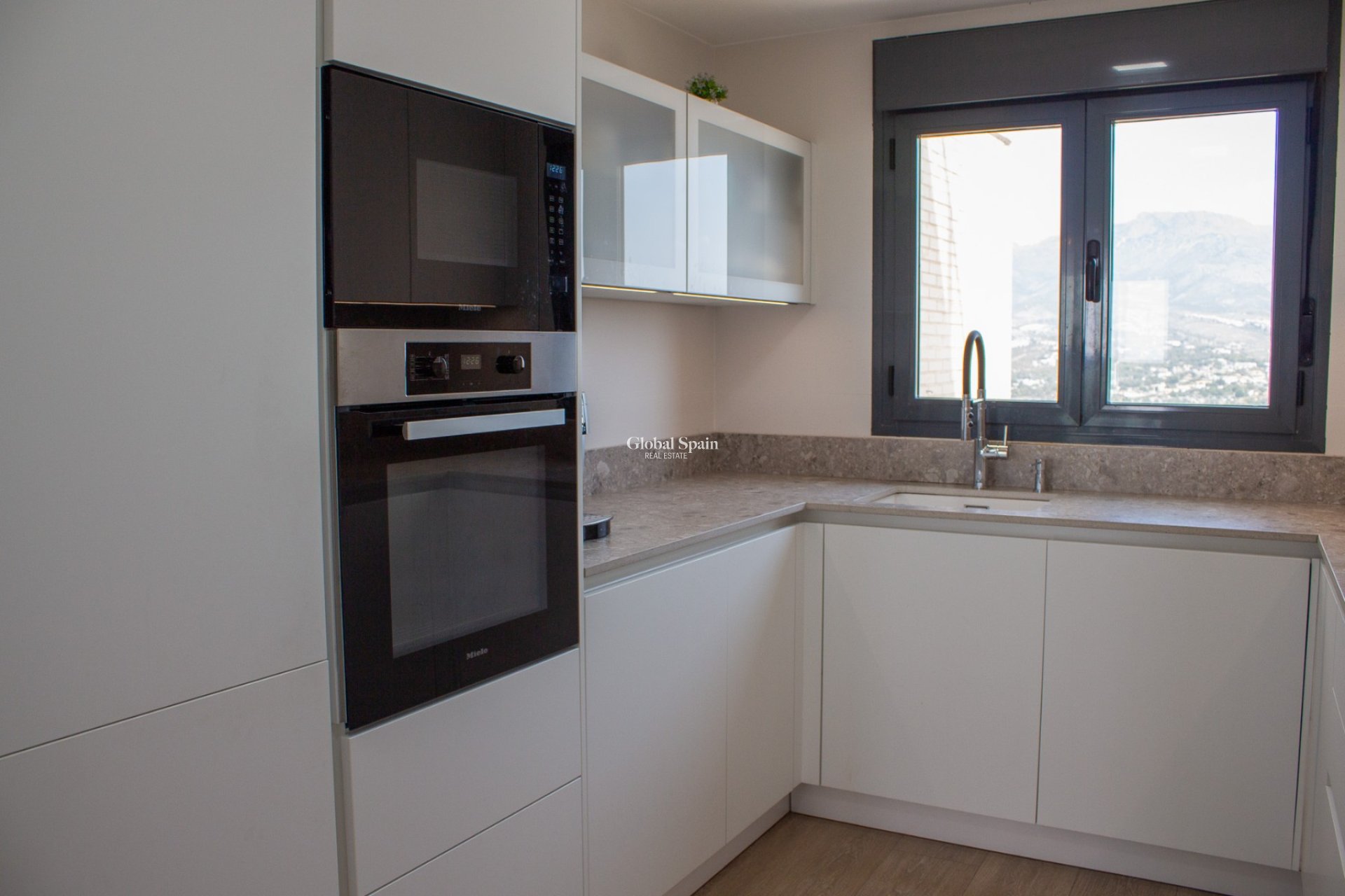 Odsprzedaż - Daszek -
Benidorm