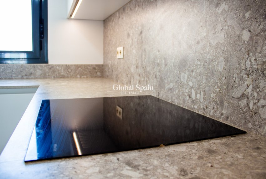 Odsprzedaż - Daszek -
Benidorm