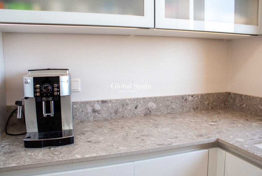 Odsprzedaż - Daszek -
Benidorm