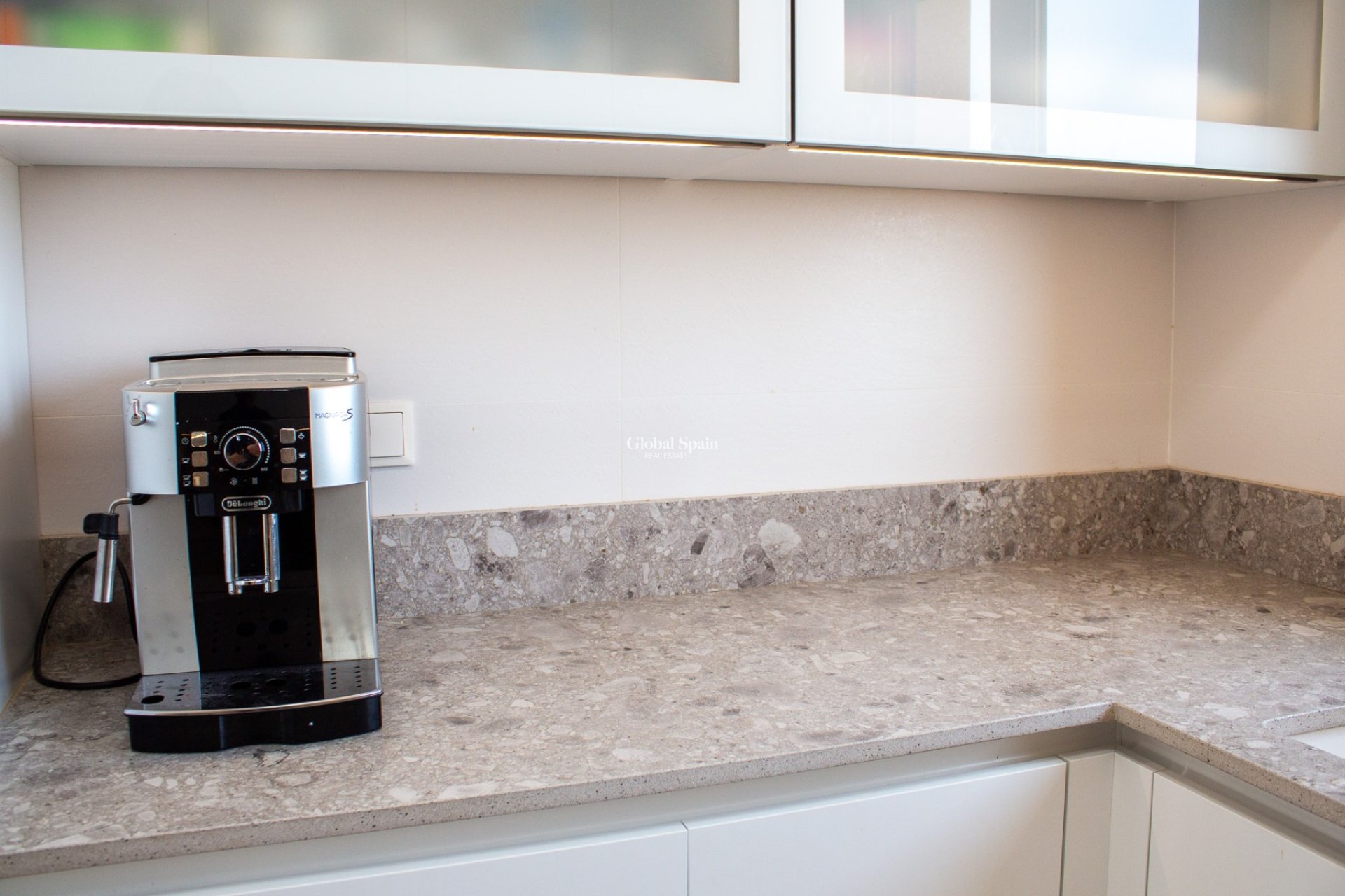 Odsprzedaż - Daszek -
Benidorm