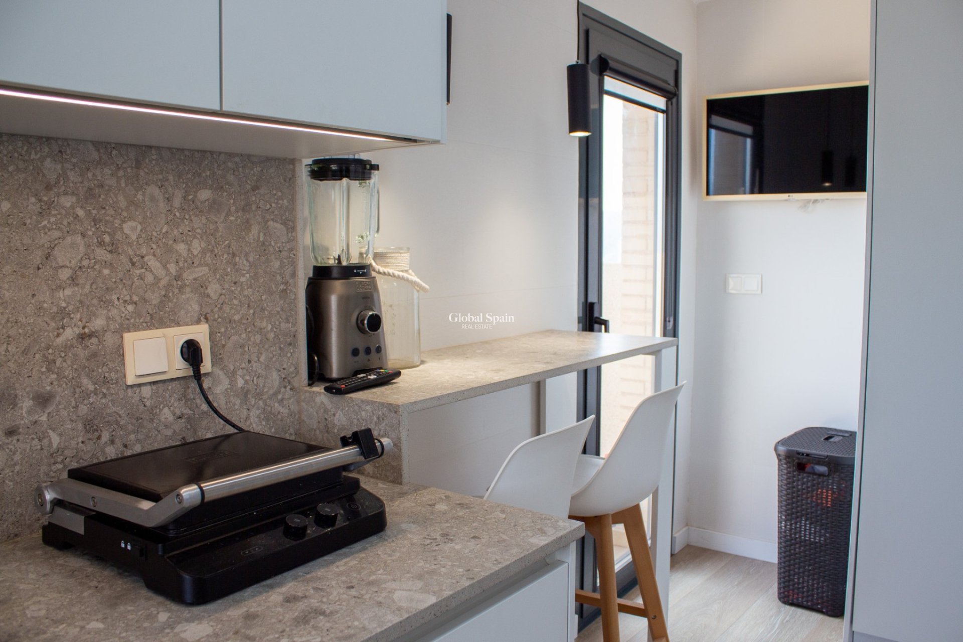 Odsprzedaż - Daszek -
Benidorm