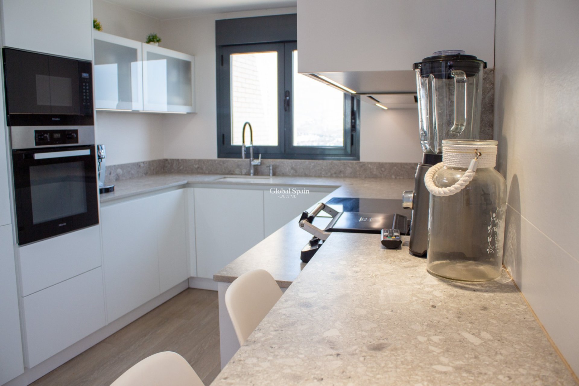 Odsprzedaż - Daszek -
Benidorm