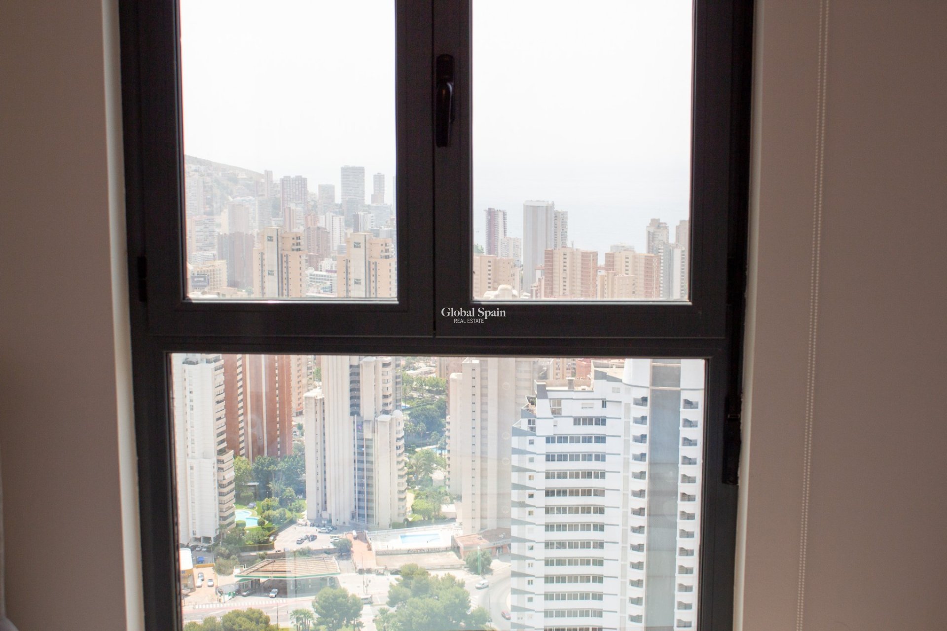 Odsprzedaż - Daszek -
Benidorm