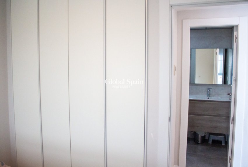 Odsprzedaż - Daszek -
Benidorm