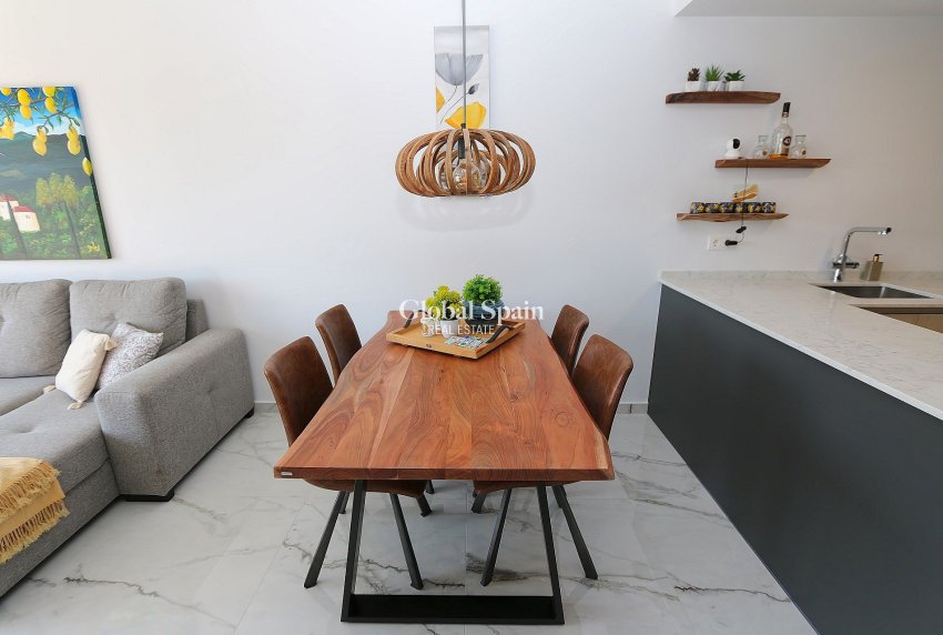 Odsprzedaż - Daszek -
LOS BALCONES - LOS ALTOS