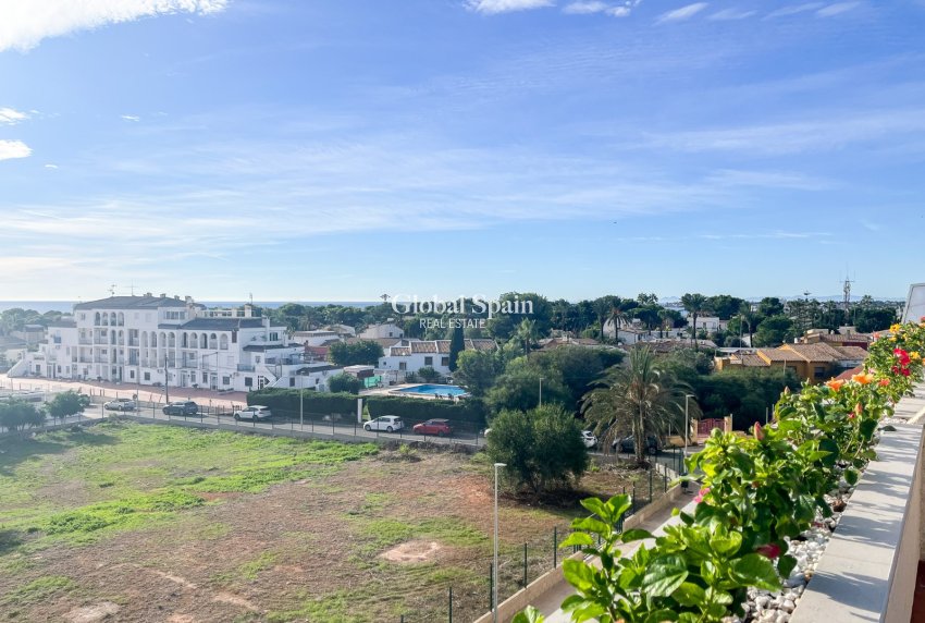 Odsprzedaż - Daszek -
ORIHUELA COSTA - Punta Prima