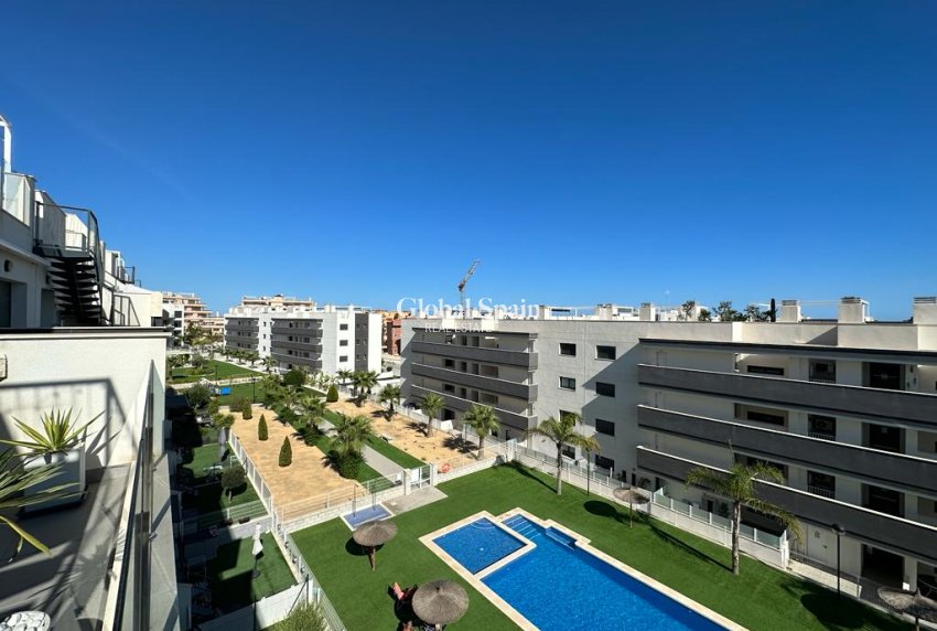 Odsprzedaż - Daszek -
ORIHUELA COSTA - VILLAMARTÍN