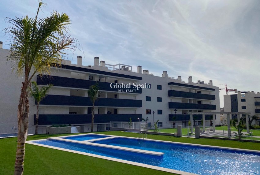 Odsprzedaż - Daszek -
ORIHUELA COSTA - VILLAMARTÍN