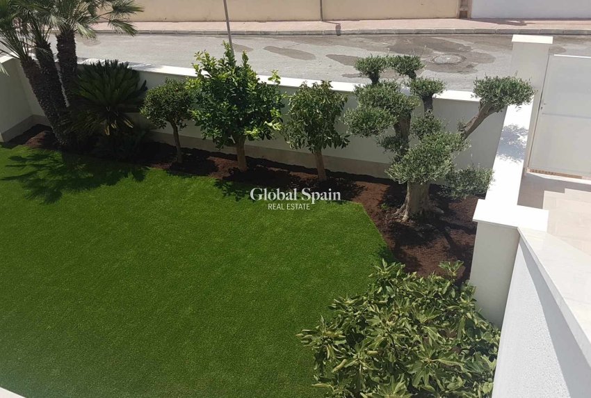 Odsprzedaż - Daszek -
ORIHUELA COSTA - VILLAMARTÍN