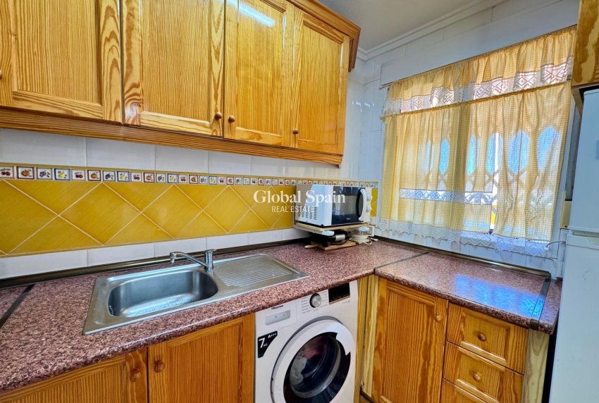 Odsprzedaż - Daszek -
TORREVIEJA - Centro