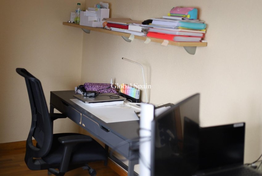 Odsprzedaż - Daszek -
TORREVIEJA - Estacion de autobuses