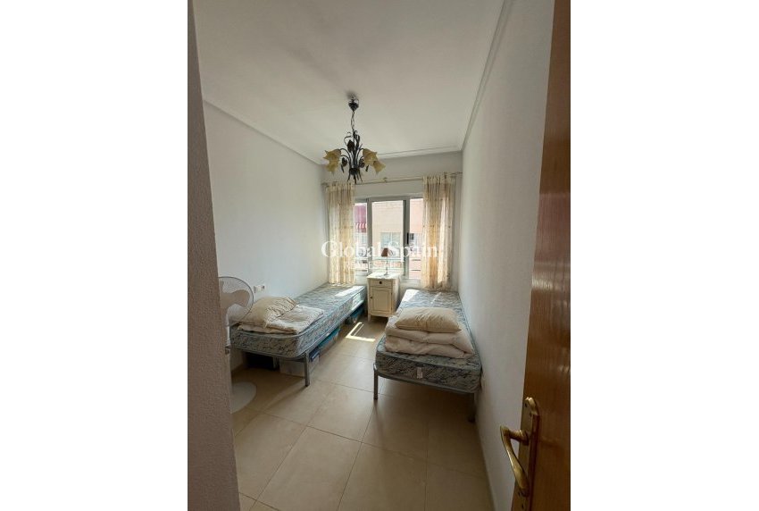 Odsprzedaż - Daszek -
TORREVIEJA - Punta Prima