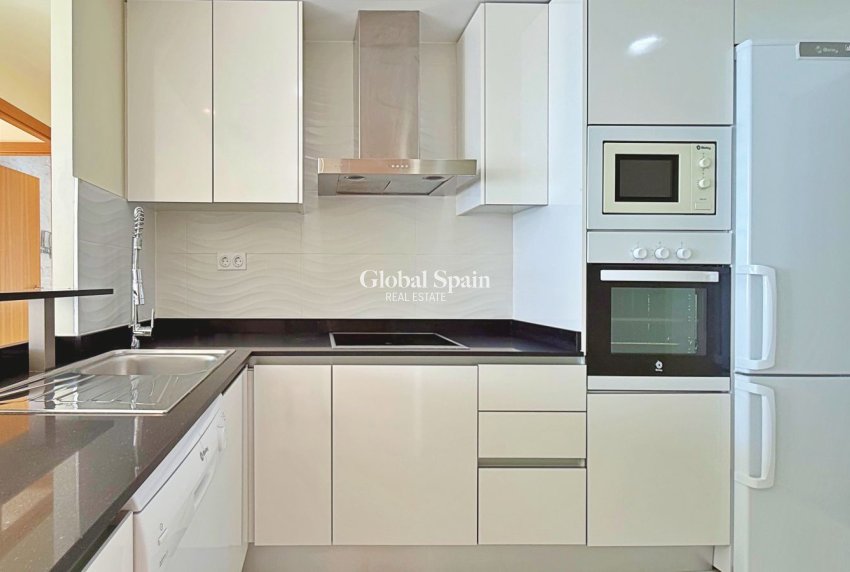 Odsprzedaż - Daszek -
TORREVIEJA - Punta Prima