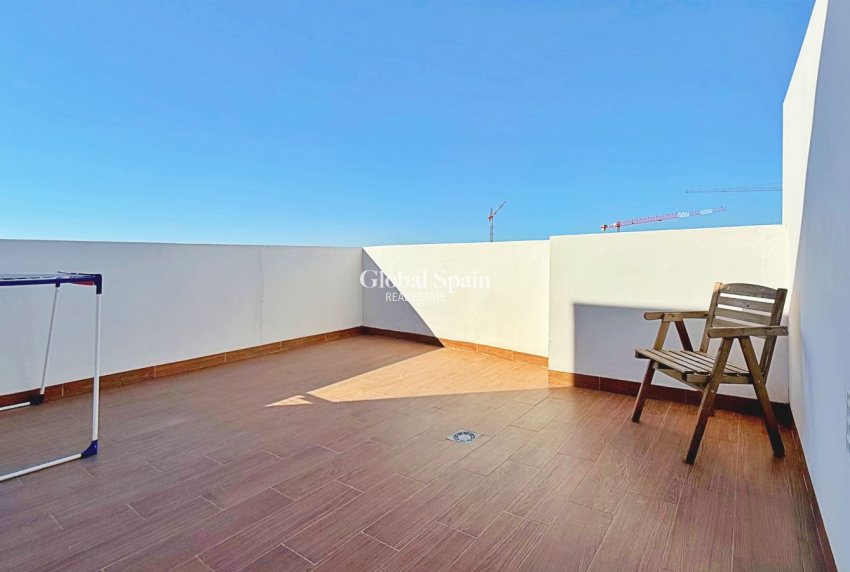 Odsprzedaż - Daszek -
TORREVIEJA - Punta Prima