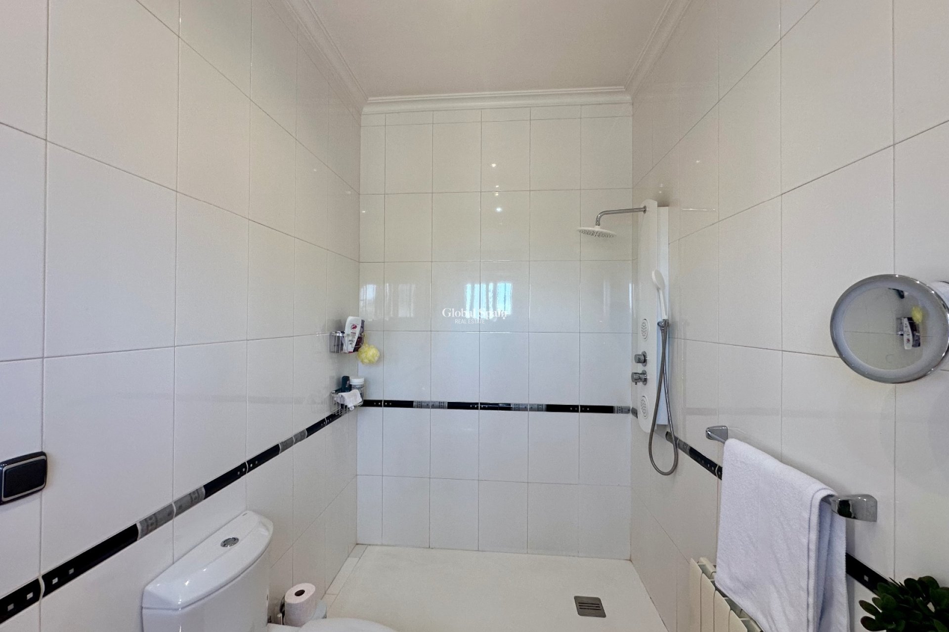 Odsprzedaż - DOM -
CATRAL - 