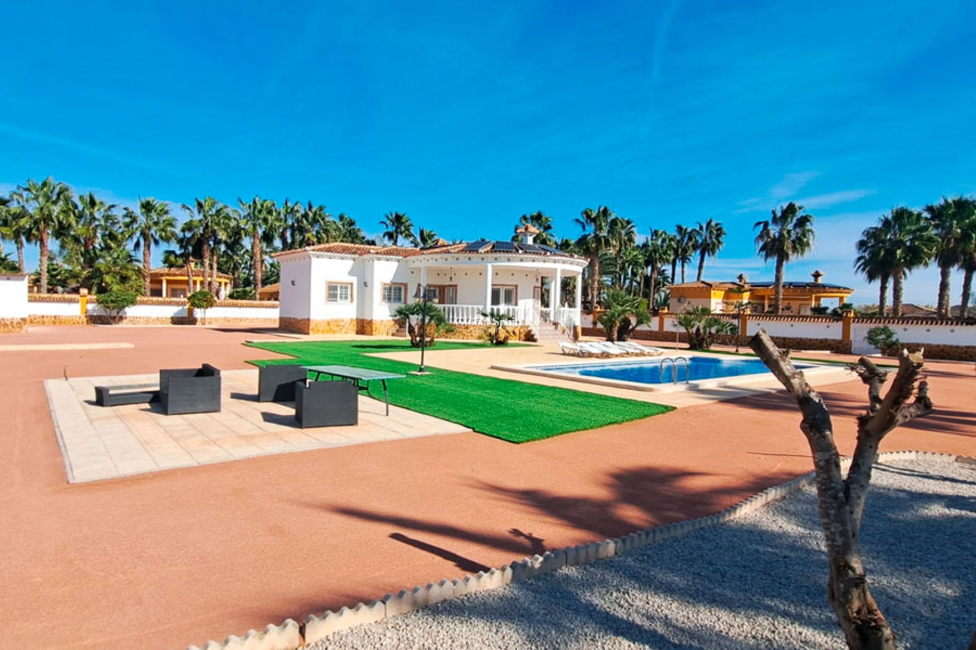 Odsprzedaż - DOM -
CATRAL - 