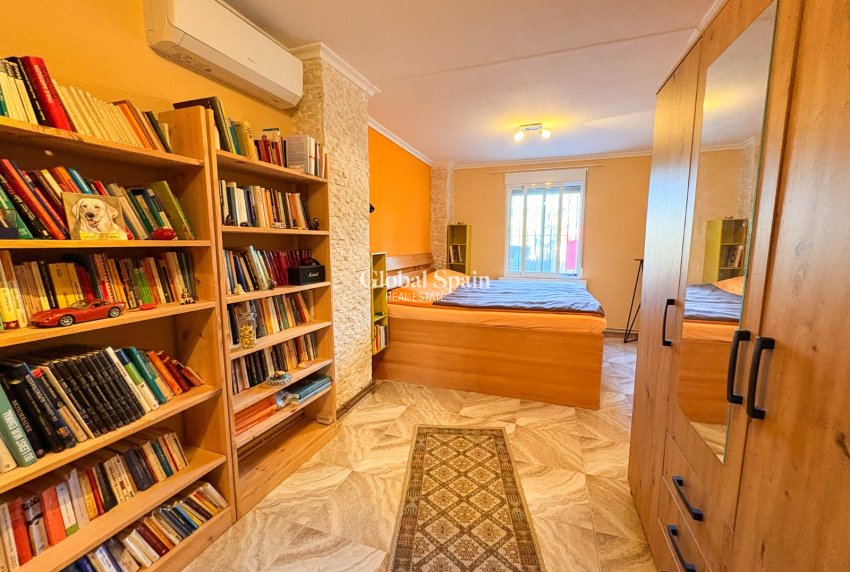 Odsprzedaż - DOM -
CREVILLENTE