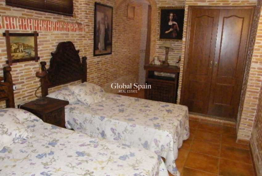 Odsprzedaż - DOM -
DAYA NUEVA - Costa Blanca