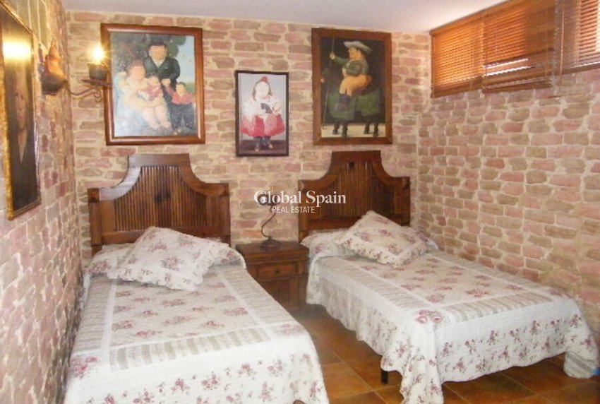 Odsprzedaż - DOM -
DAYA NUEVA - Costa Blanca