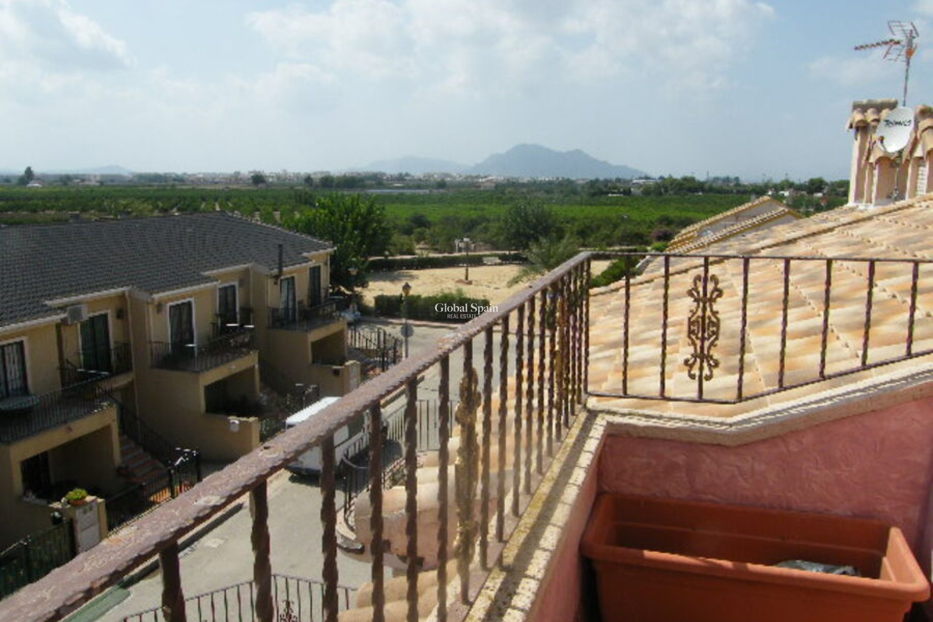 Odsprzedaż - DOM -
DAYA NUEVA - Costa Blanca