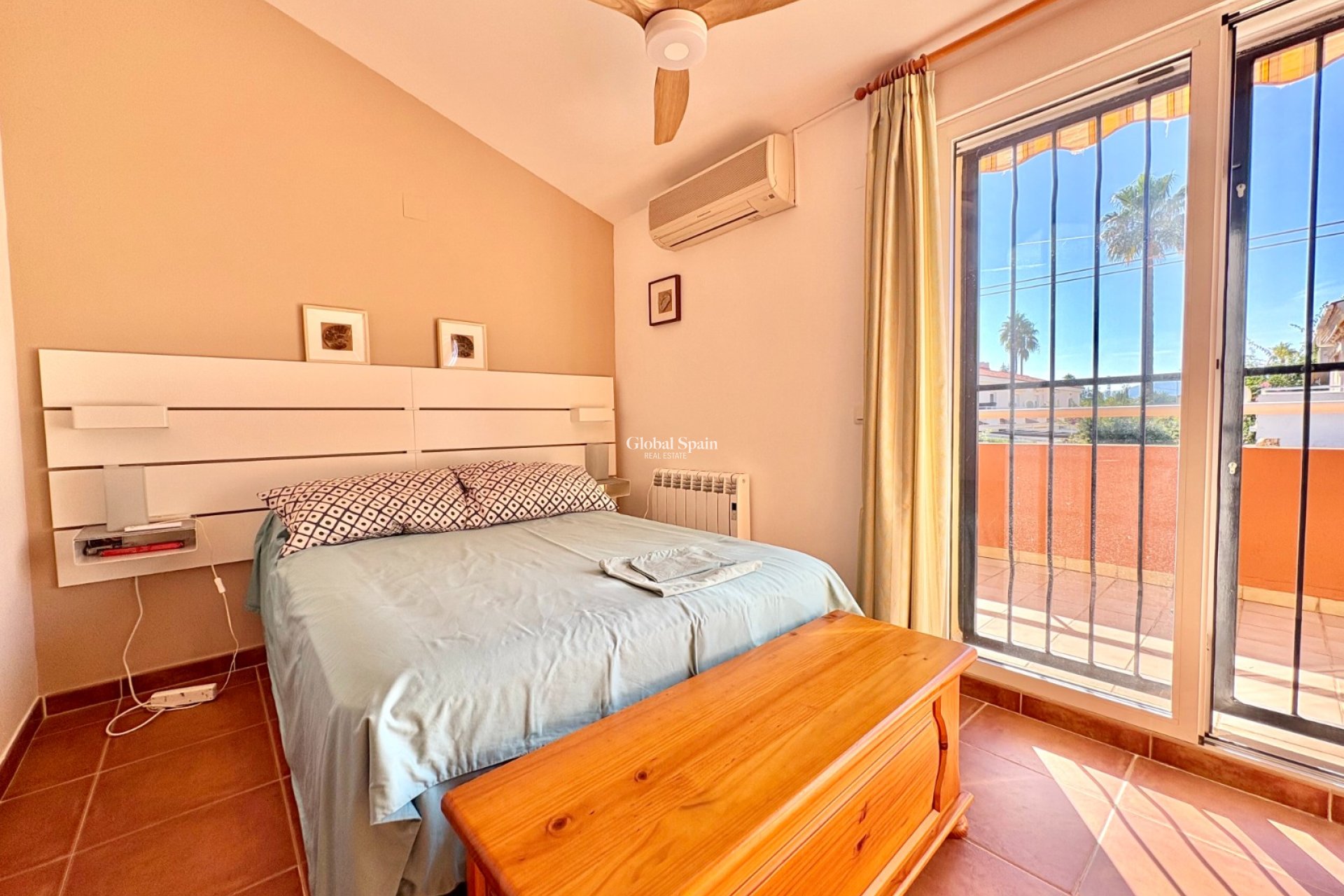 Odsprzedaż - Dom -
DENIA - Les Marines - Las Marinas