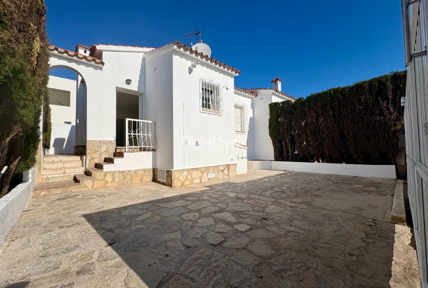 Odsprzedaż - DOM -
DENIA - Les Marines - Las Marinas