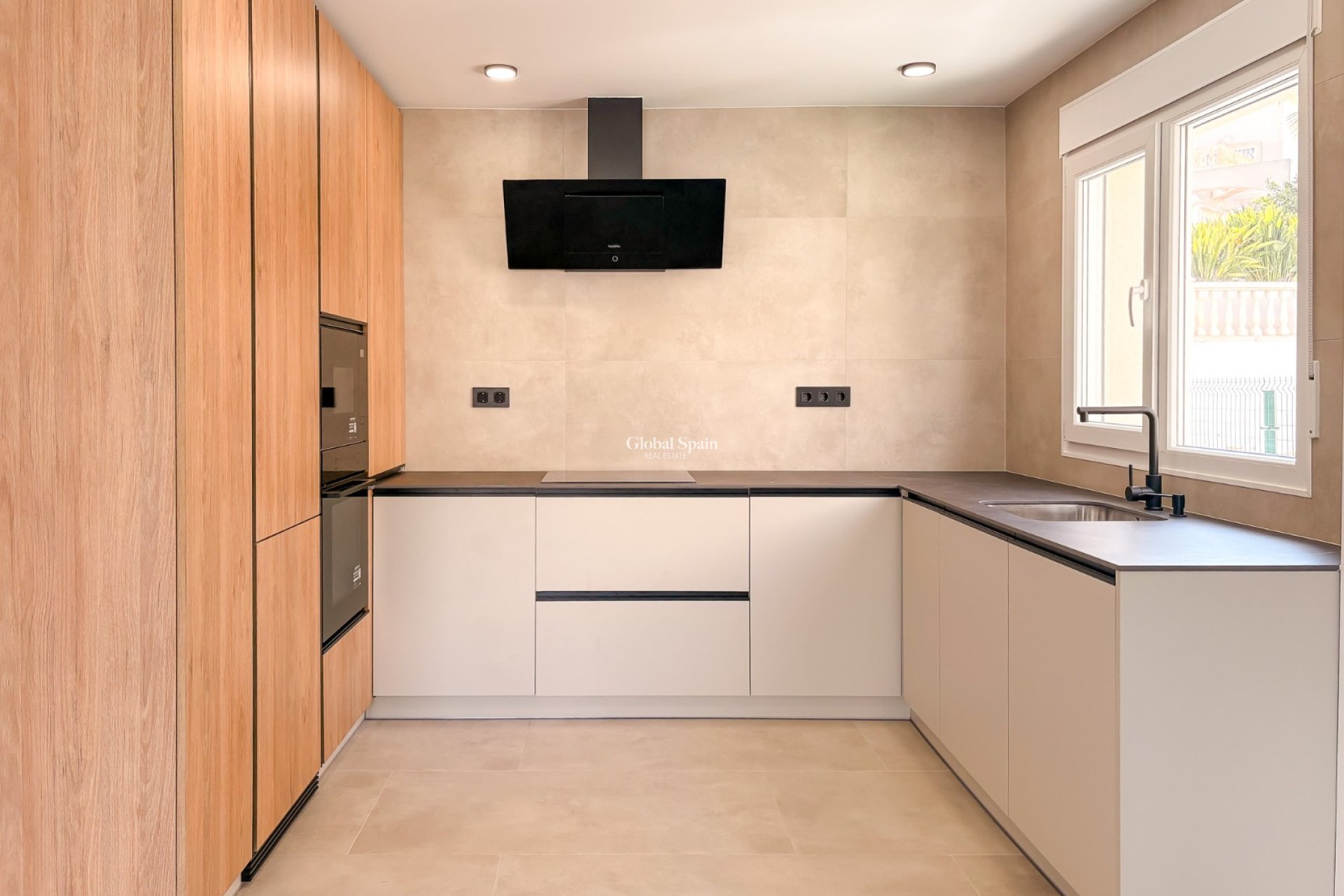 Odsprzedaż - DOM -
EL CAMPELLO - Pueblo Acantilado - Venta Lanuza